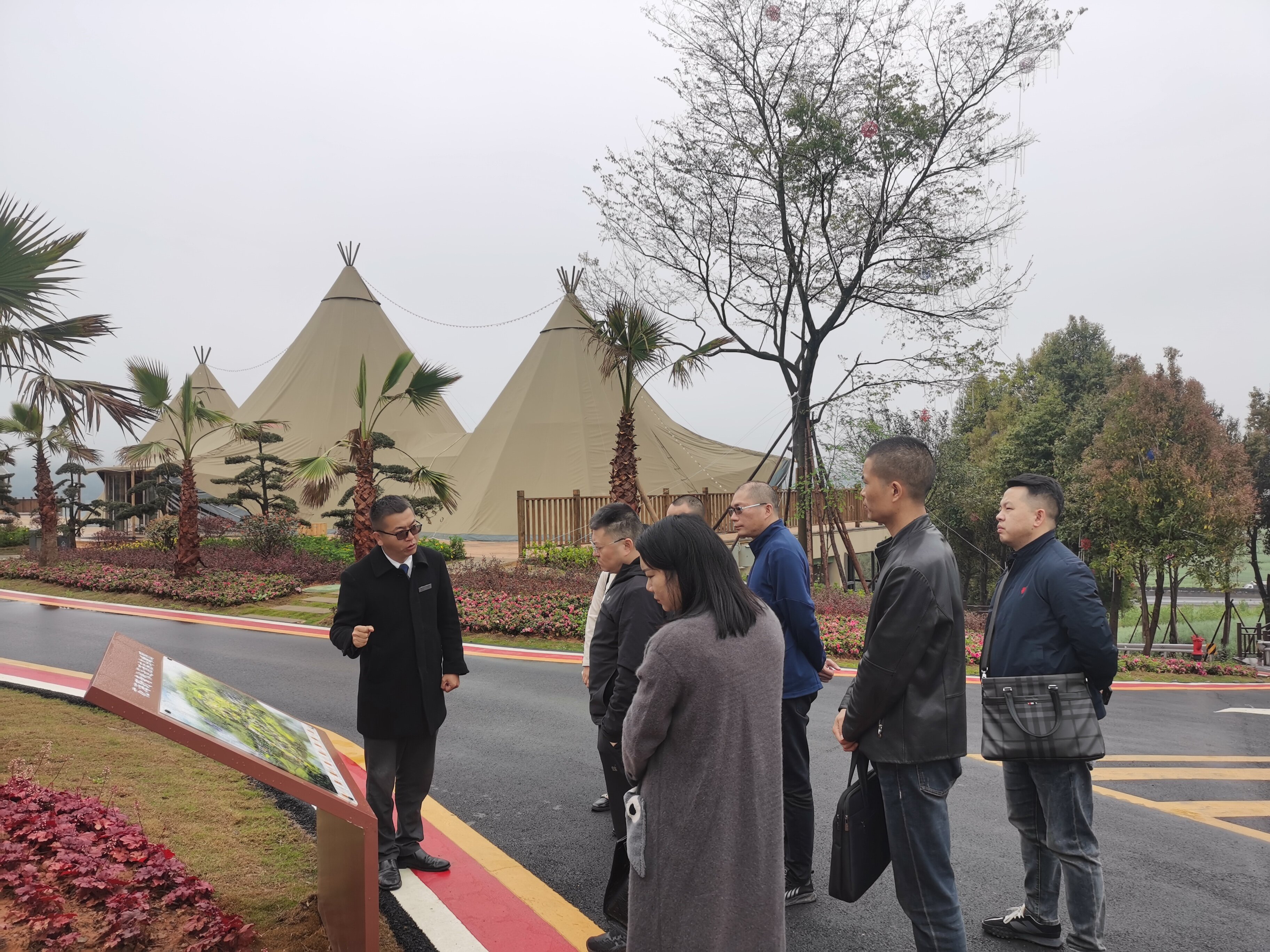 巴中發(fā)展控股集團(tuán)黨委副書記、總經(jīng)理沈鵬帶隊赴云南羅平縣等地考察學(xué)習(xí)